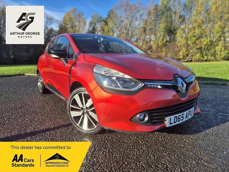 Used Renault Clio IV Dynamique 90 HP (66 kW) 2015 Red Hatchback