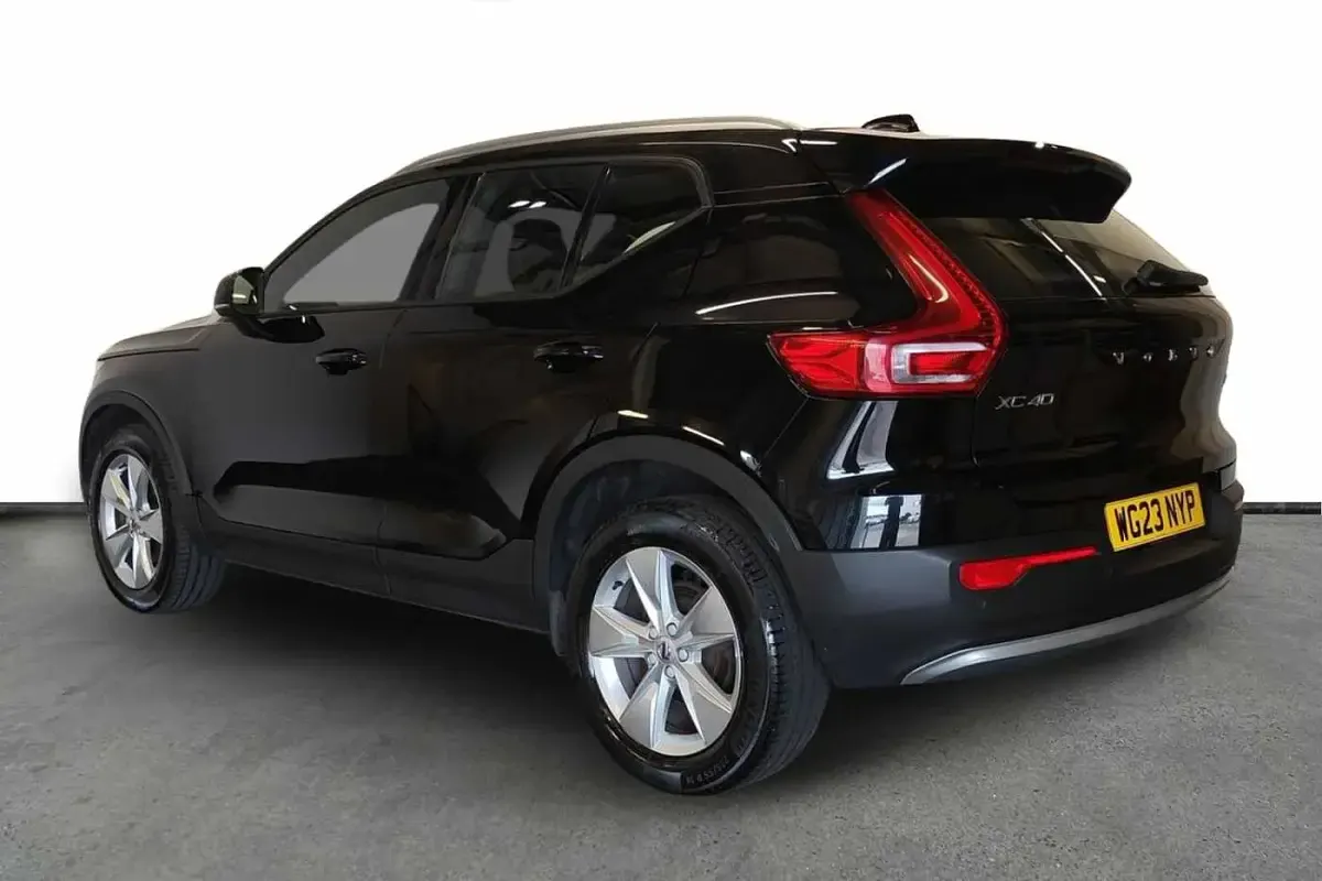 Used Volvo XC40 Core 163 HP (119 kW) 2023 Black SUV