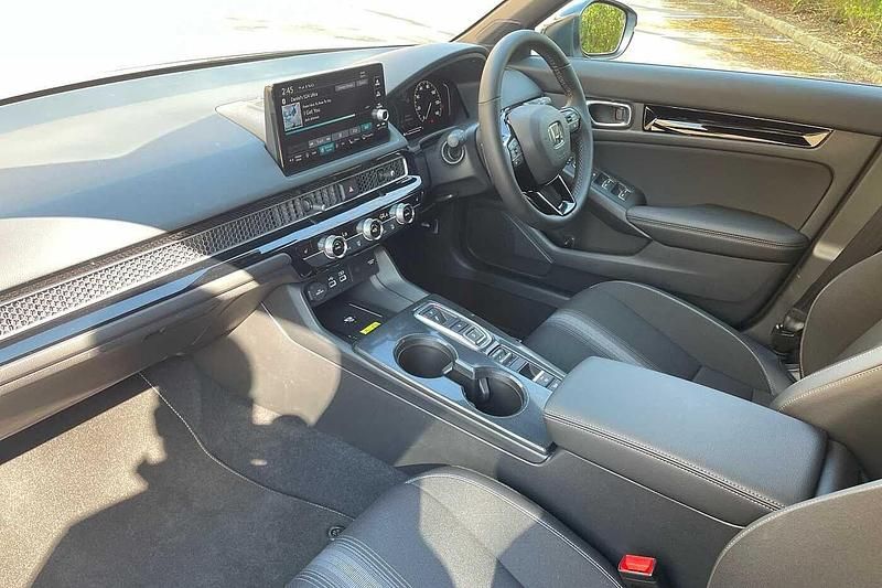 Used Honda Civic Sport 182 HP (133 kW) 2025 White Hatchback