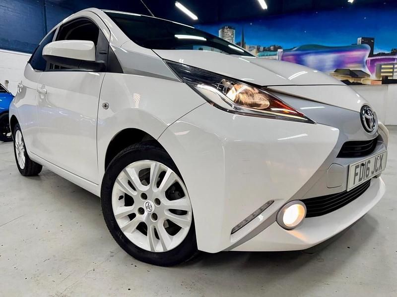 White Used 2016 Toyota Aygo X-pure Hatchback | £6,495 (Fair price) - Image 1/3