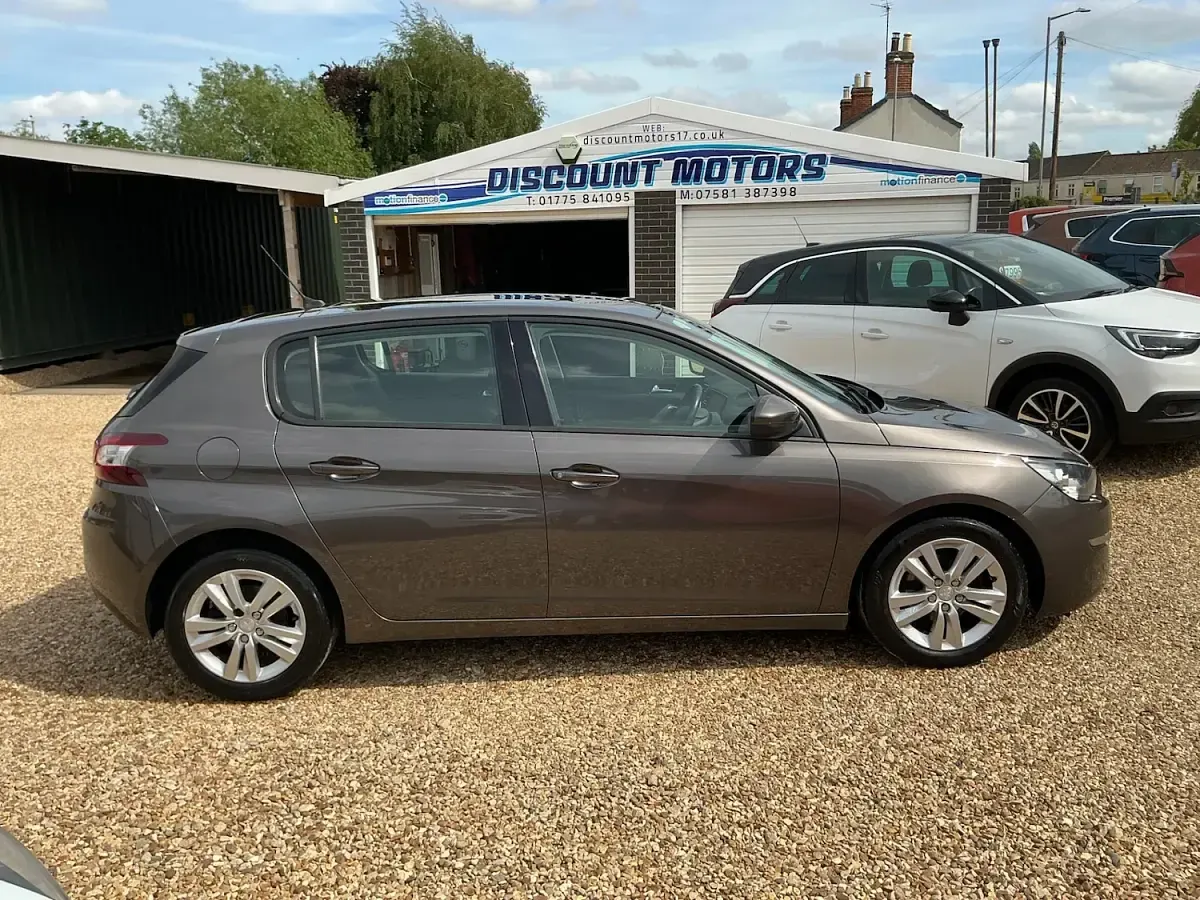 Used Peugeot 308 Active 115 HP (84 kW) 2014 Grey Hatchback