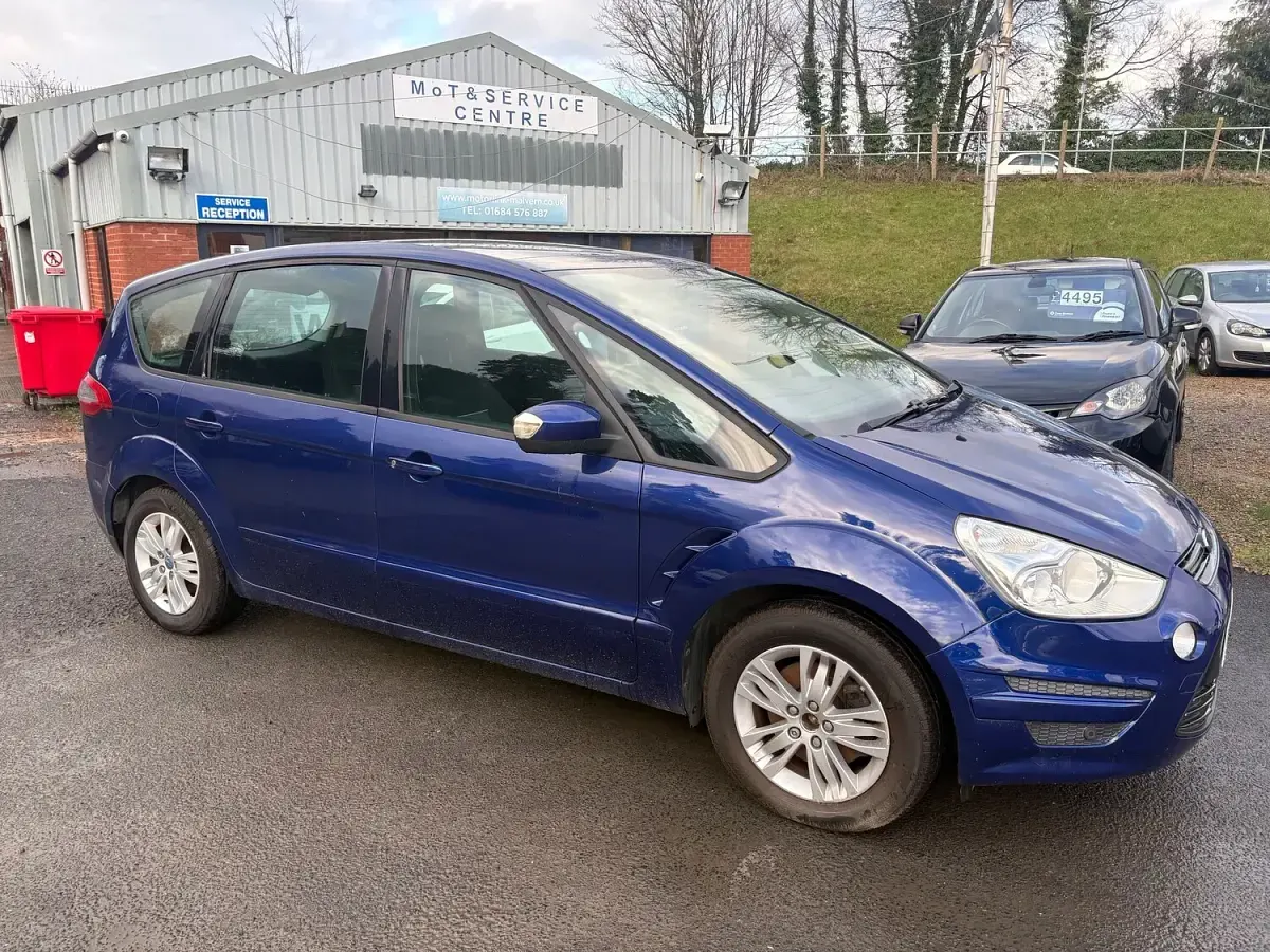 Used Ford S-MAX Zetec 140 HP (102 kW) 2014 Blue MPV