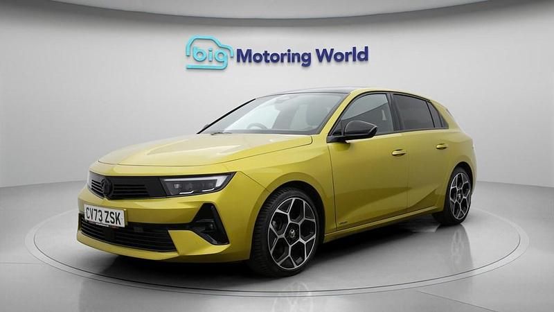 Used Vauxhall Astra Ultimate 130 HP (95 kW) 2023 Yellow Hatchback