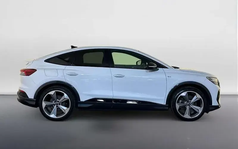 Used Audi Q4 Sportback e-tron Black Edition 210 kW (286 HP) 2024 White SUV