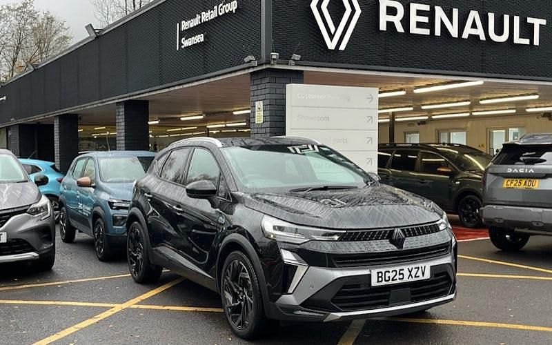 Metallic diamond black Used 2025 Renault Captur Esprit Alpine SUV | £21,633 (Expensive) - Image 1/4