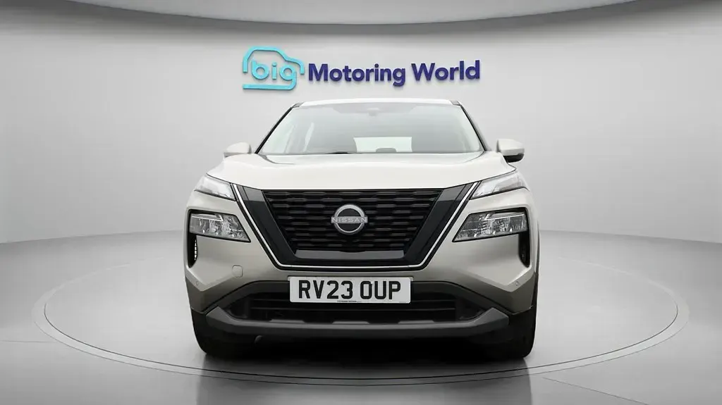 Usado Nissan X-Trail Acenta Premium 204 CV (150 kW) 2023 Plateado SUV
