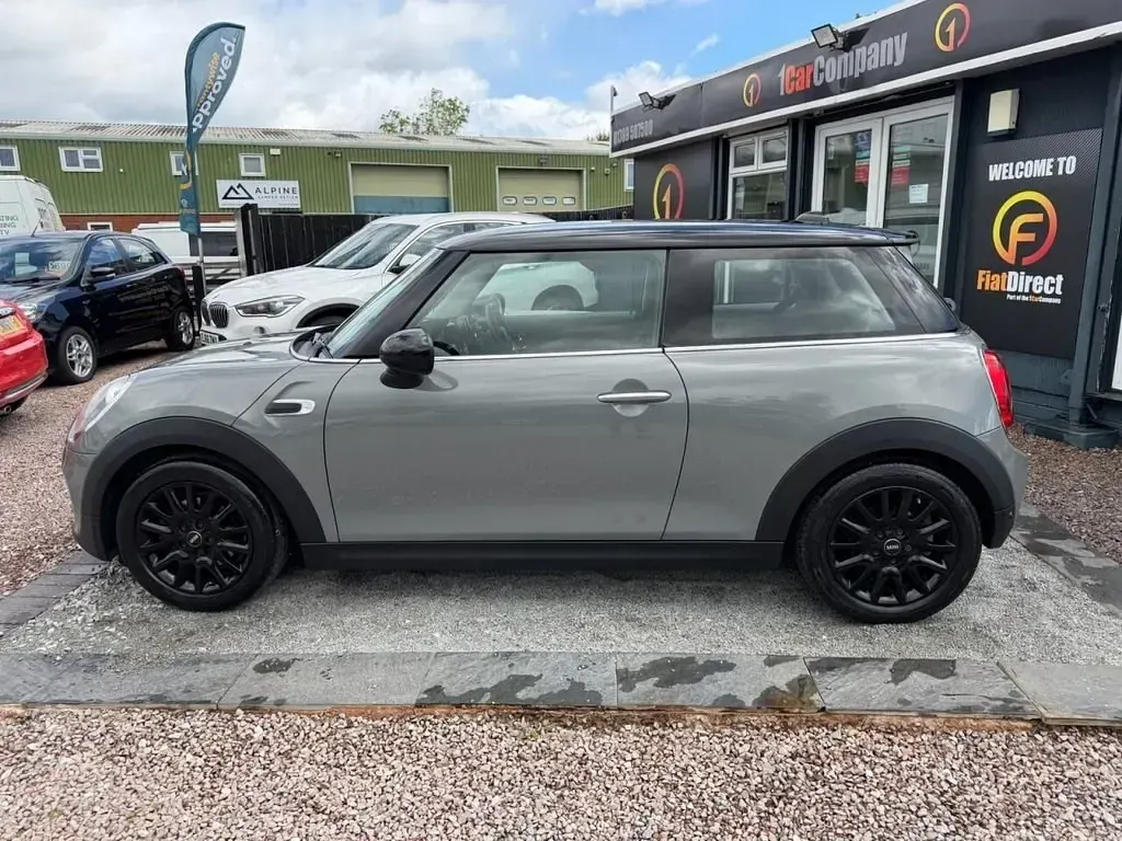 Usado Mini Cooper Hatch 136 HP (100 kW) 2016 Cinzento Citadino
