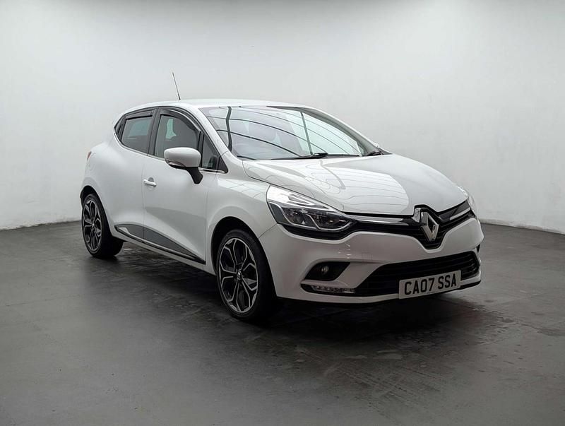 Used Renault Clio IV Iconic 75 HP (55 kW) 2018 White Hatchback