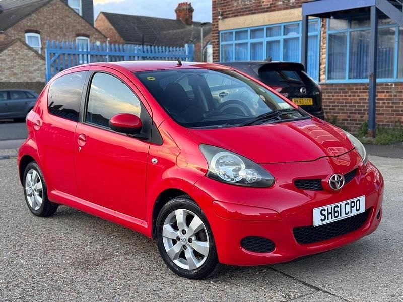 Used Toyota Aygo 68 HP (50 kW) 2011 Red Hatchback