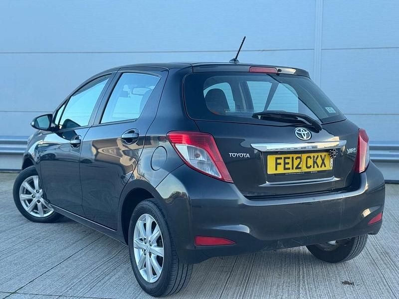 Used Toyota Yaris 101 HP (74 kW) 2012 Black Hatchback