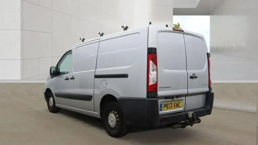 Used Peugeot Expert 128 HP (94 kW) 2013 Silver Van