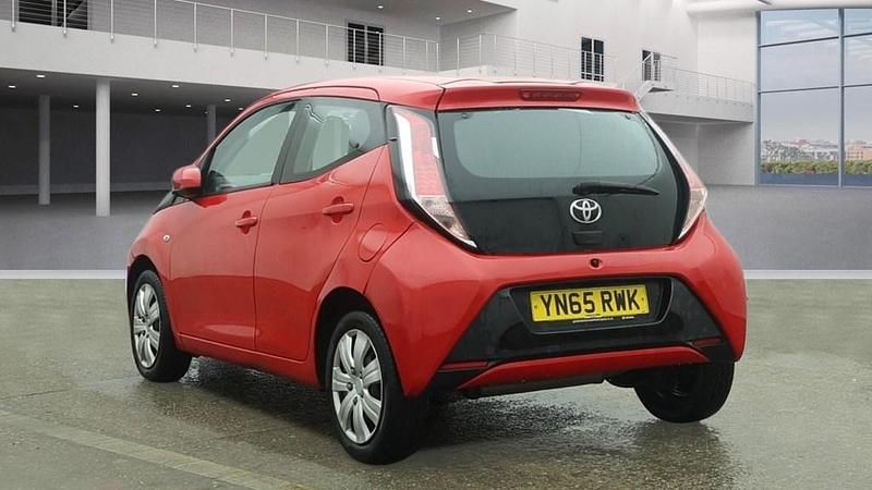 Used Toyota Aygo X-play 69 HP (50 kW) 2015 Red Hatchback