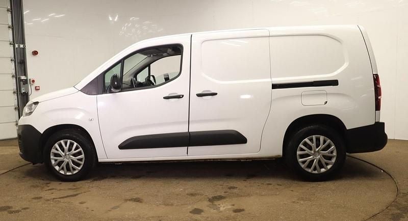Used Citroën Berlingo 100 HP (73 kW) 2021 White MPV
