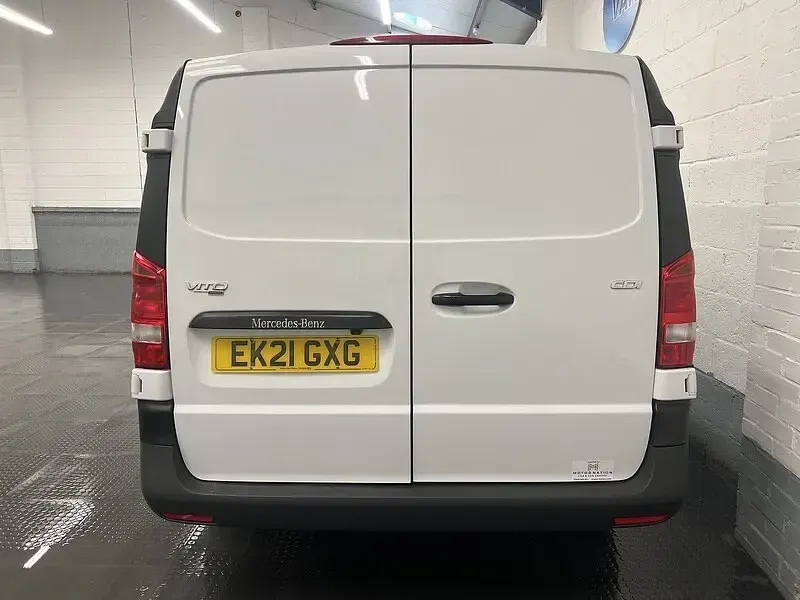 Used Mercedes Vito Progressive 134 HP (98 kW) 2021 White Van