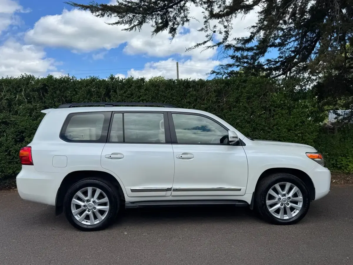 Usado Toyota Land Cruiser 268 HP (197 kW) 2014 Branco Carrinha
