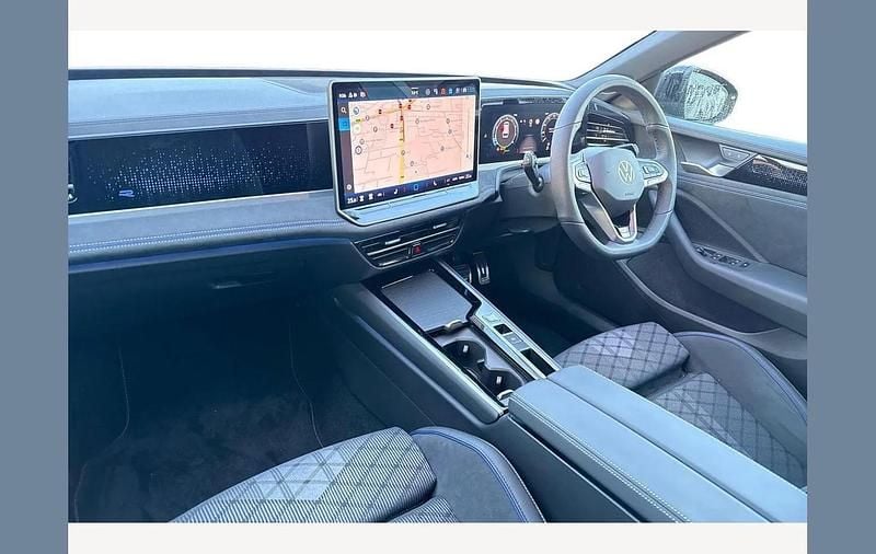 Used VW Passat R-line 150 HP (110 kW) 2025 Green Estate