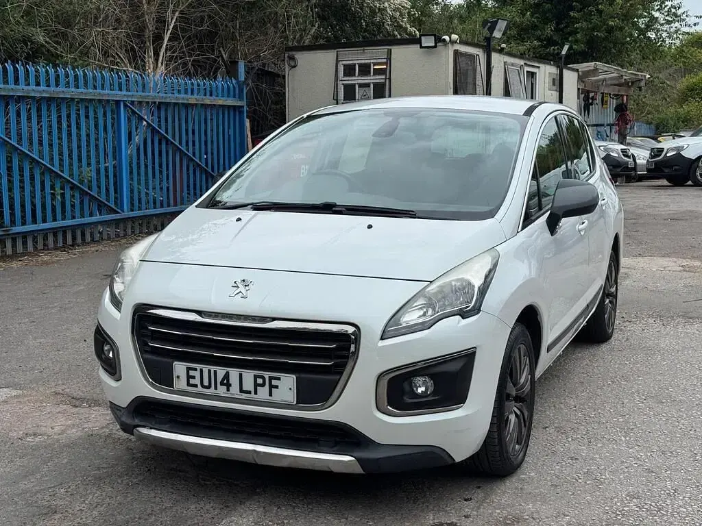 Usado Peugeot 3008 Active 2014 Blanco Familiar