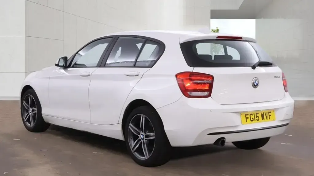 Used BMW 116 Sport Line 2015 Alpine white Hatchback
