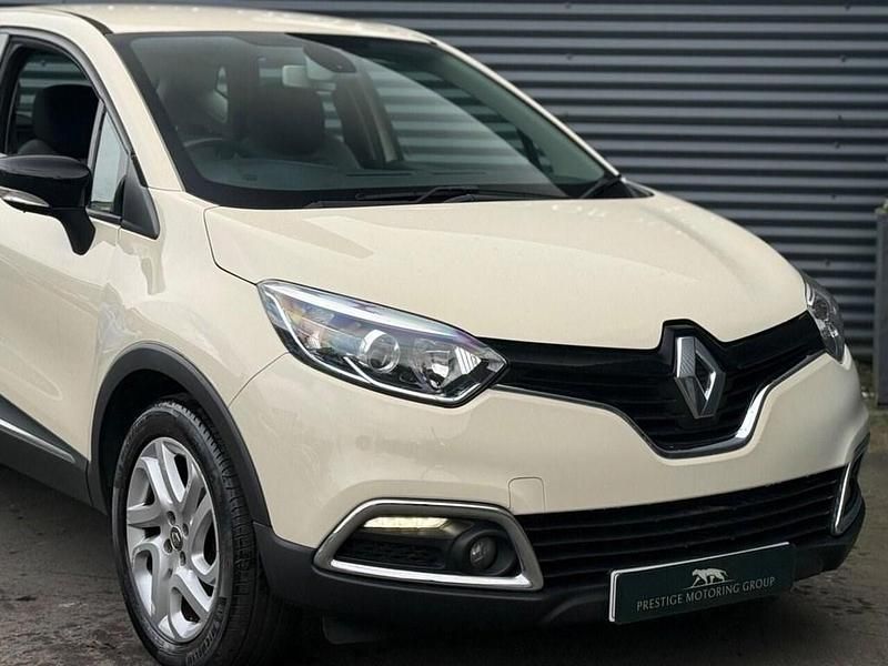 Used Renault Captur Dynamique 2017 Cream SUV