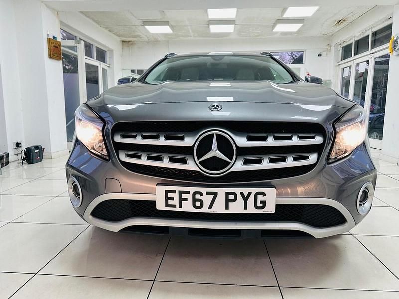 Usado Mercedes GLA200 SE 2017 Cinzento SUV