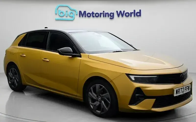 Begagnad Vauxhall Astra GS Line 131 HK (96 kW) 2025 Halvkombi