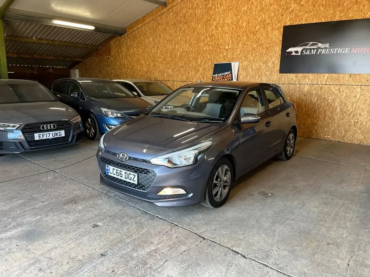 Used Hyundai i20 SE 100 HP (73 kW) 2016 Grey Hatchback