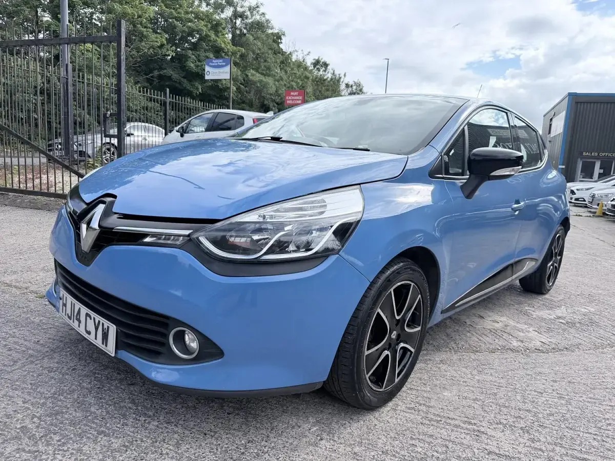 Used Renault Clio Dynamique 75 HP (55 kW) 2014 Blue Hatchback