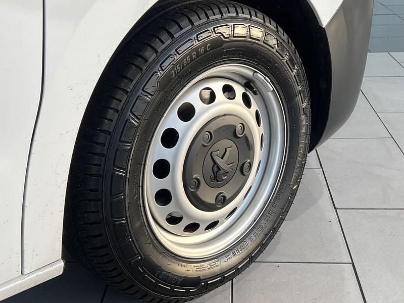 Used Peugeot e-Expert Premium 100 kW (136 HP) 2024 White Van