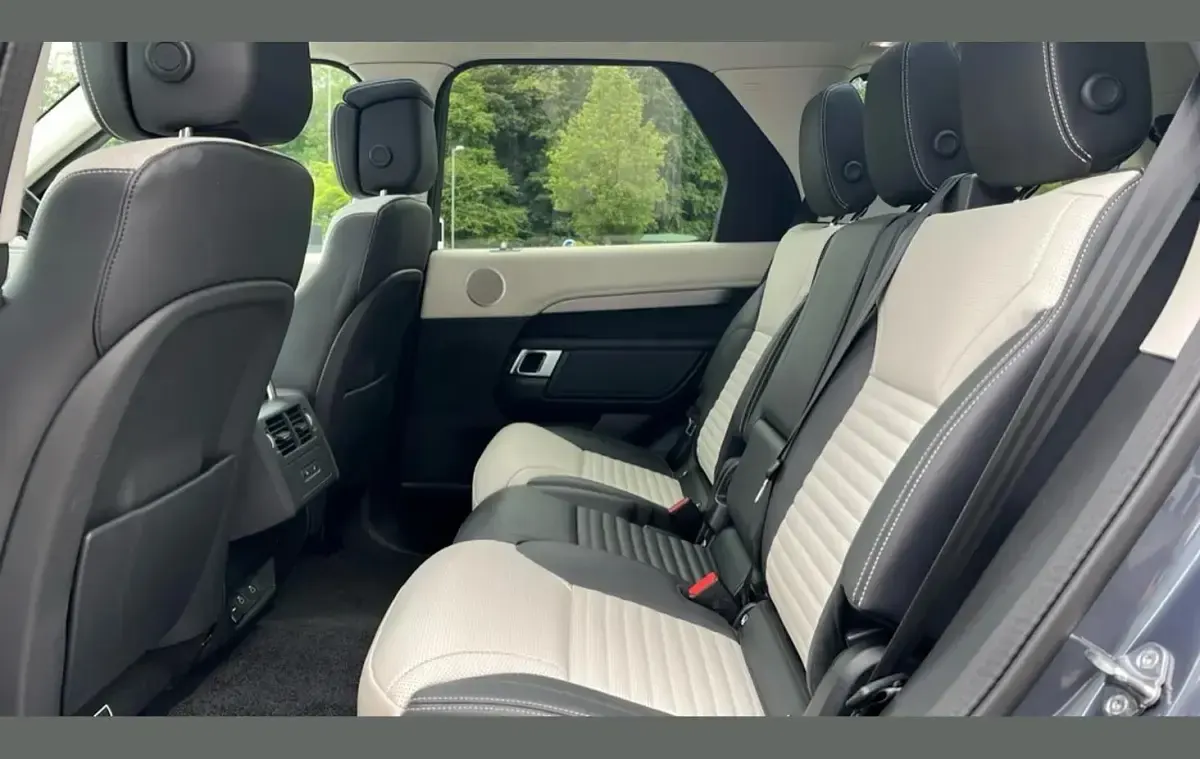 Used Land Rover Discovery HSE Dynamic 350 HP (257 kW) 2025 Varesine blue SUV