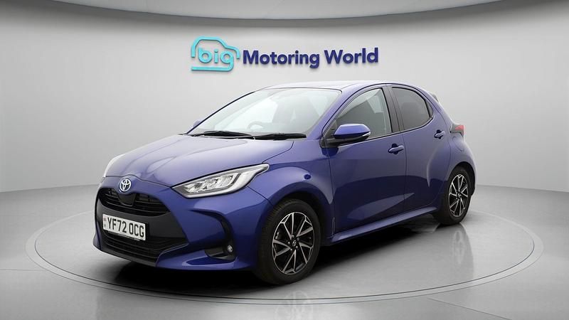 Used Toyota Yaris Hybrid Design 114 HP (83 kW) 2023 Blue Hatchback
