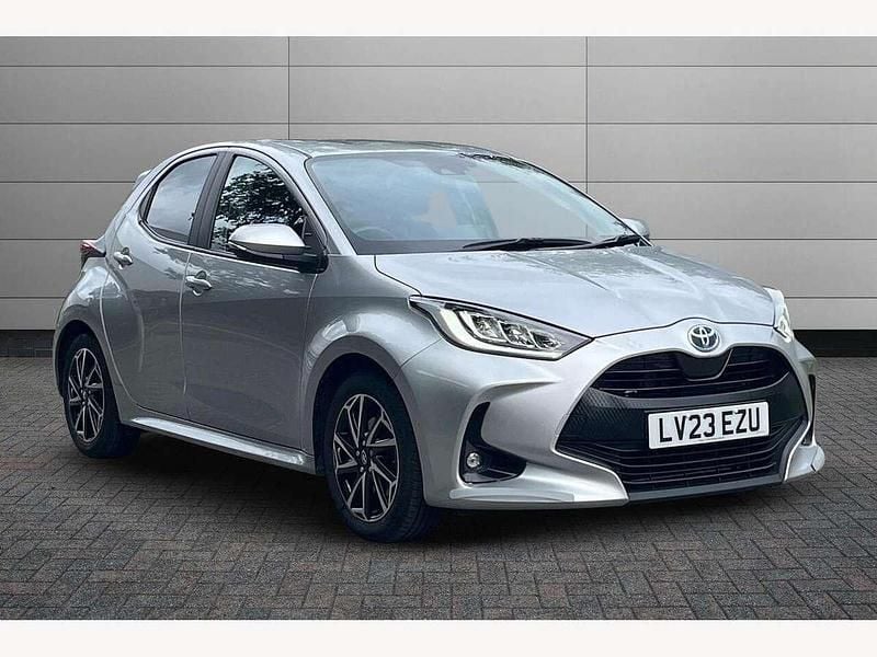 Silver Used 2023 Toyota Yaris Hybrid Design Hatchback | £14,950 (Fair price) - Image 1/2