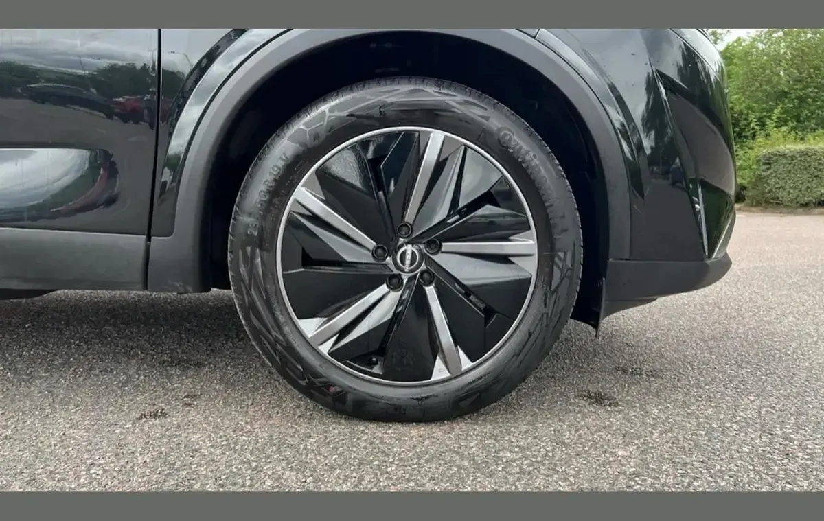 Used Nissan Qashqai Tekna 138 HP (101 kW) 2025 Black SUV