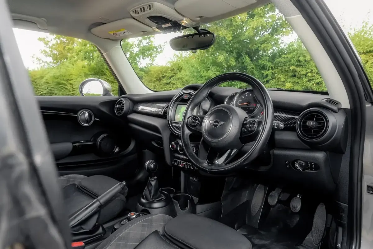 Used Mini Cooper S Hatch 192 HP (141 kW) 2018 Silver Hatchback