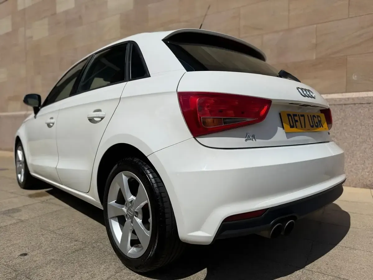 Used Audi A1 Sportback Sport 125 HP (91 kW) 2017 White Hatchback