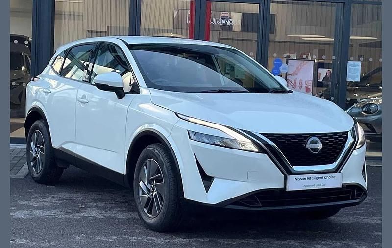 White Used 2022 Nissan Qashqai Acenta Premium SUV | £15,990 (Good price) - Image 1/4