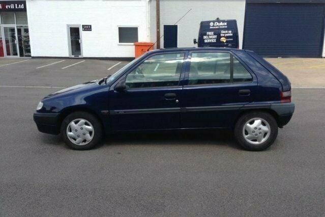 Begagnad Citroën Saxo 1999 Halvkombi