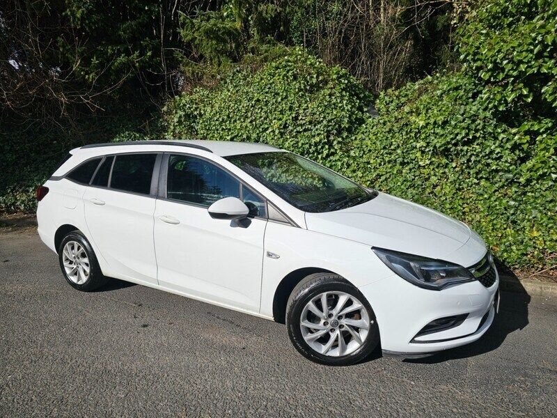 White Used 2019 Vauxhall Astra Design Edition Estate | £6,495 (Fair price) - Image 1/4