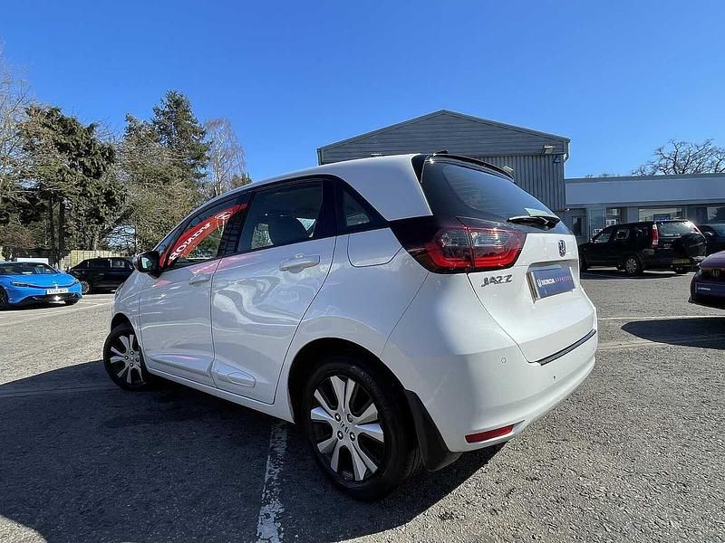 Used Honda Jazz Hybrid 109 HP (80 kW) 2023 White Hatchback