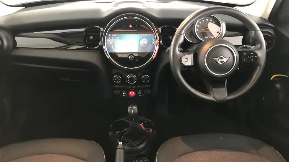 Used Mini Cooper Classic 134 HP (98 kW) 2022 Silver Hatchback