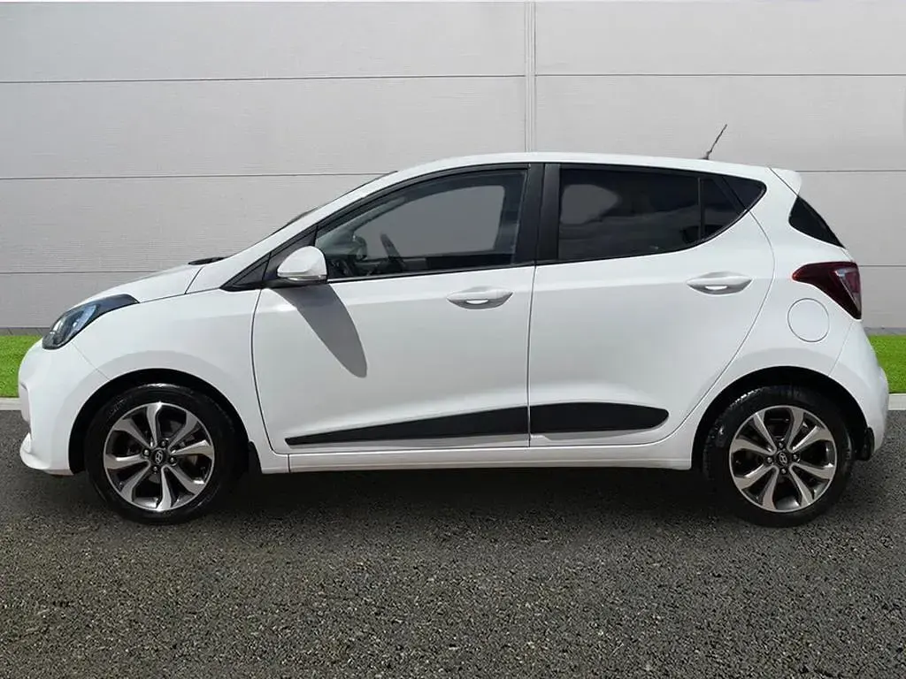 Used Hyundai i10 Premium SE 87 HP (63 kW) 2018 White Hatchback