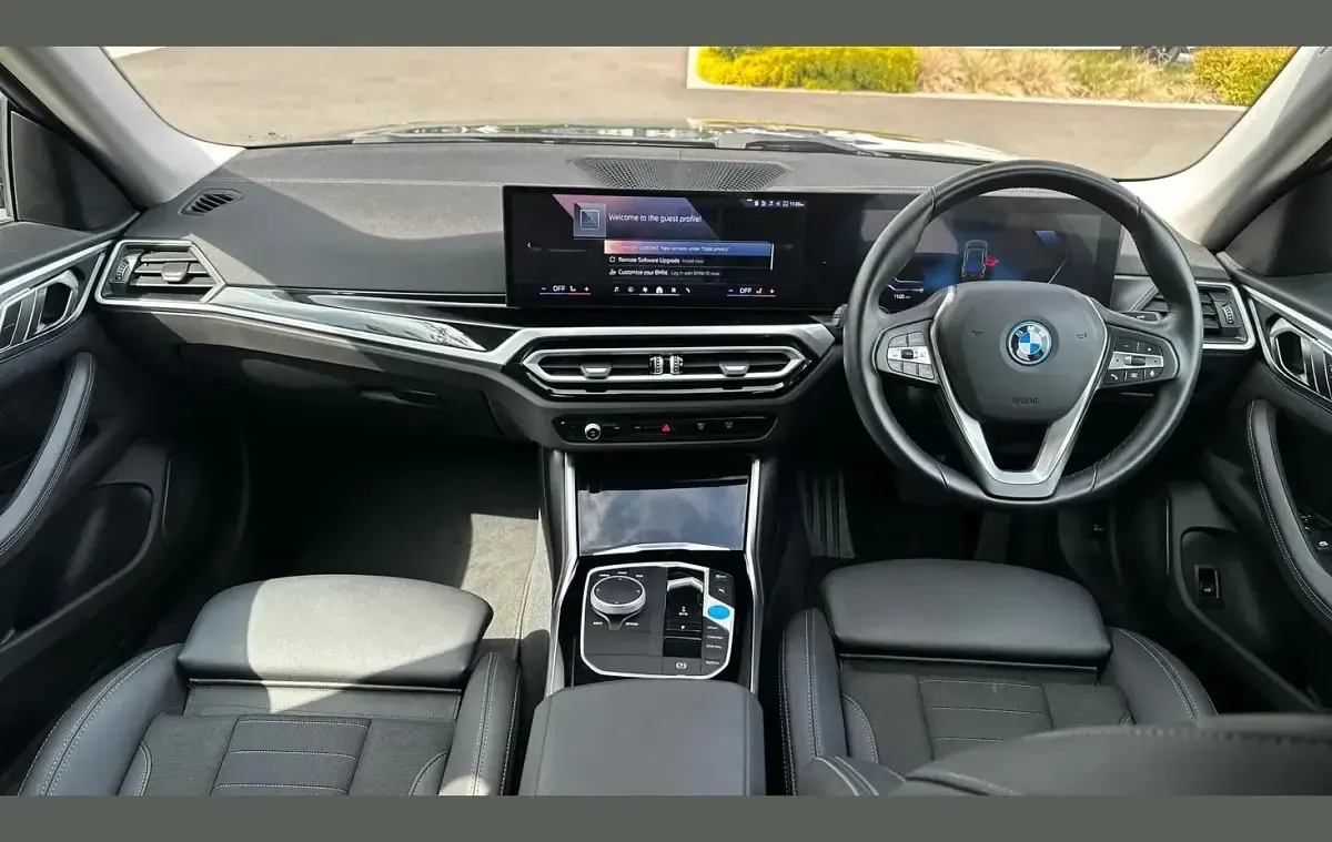 Usado BMW i4 Sport Line 250 kW (340 CV) 2024 Verde Berlina