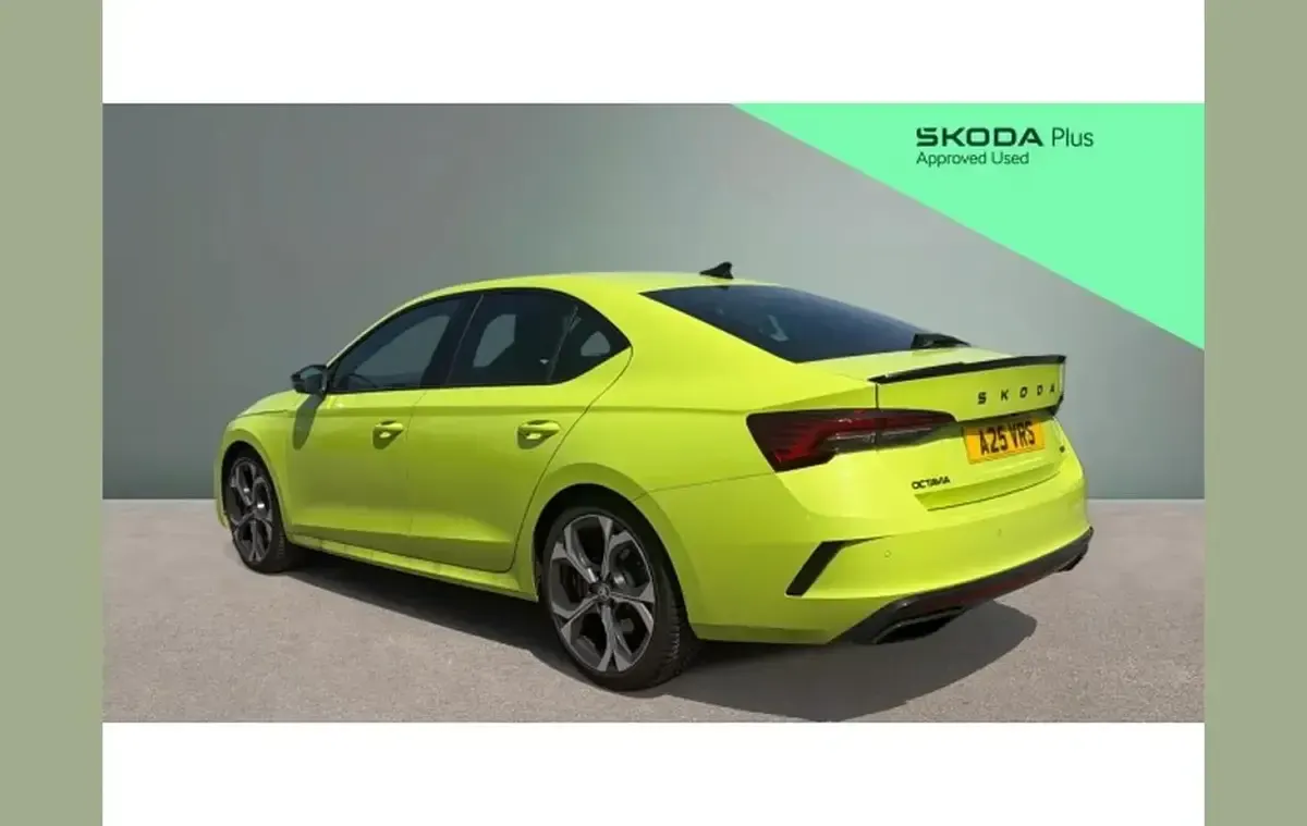 Used Skoda Octavia vRS 265 HP (194 kW) 2025 Green Hatchback