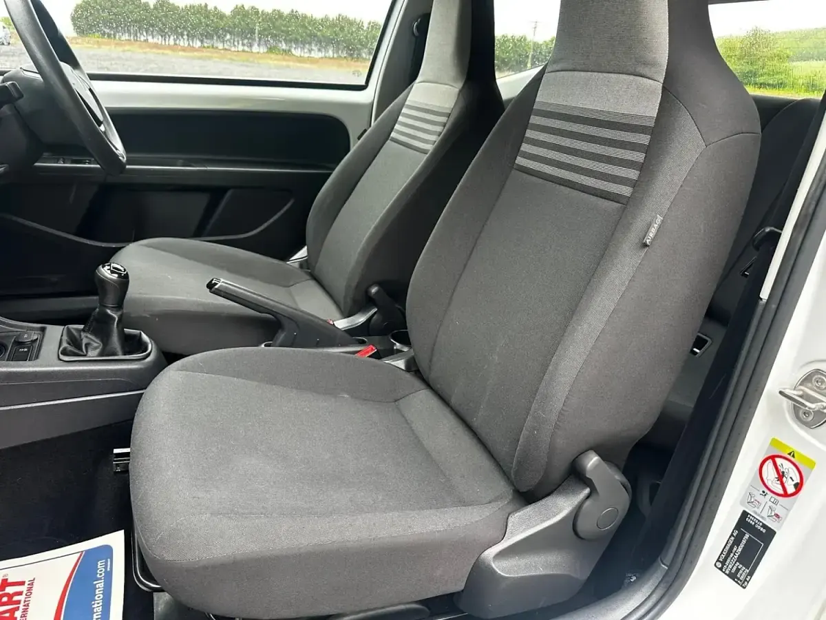 Used VW up! 65 HP (47 kW) 2021 White Hatchback