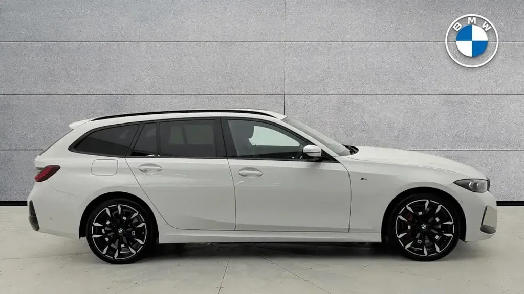 Used BMW 330e M Sport 292 HP (214 kW) 2025 White Estate