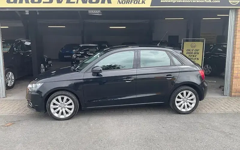 Usado Audi A1 Sportback Sport 86 HP (63 kW) 2013 Preto Citadino