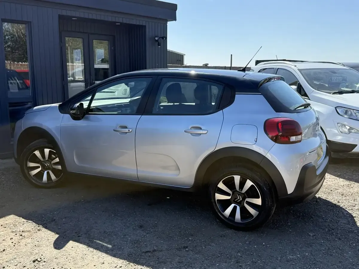 Used Citroën C3 Feel 68 HP (50 kW) 2018 Silver Hatchback