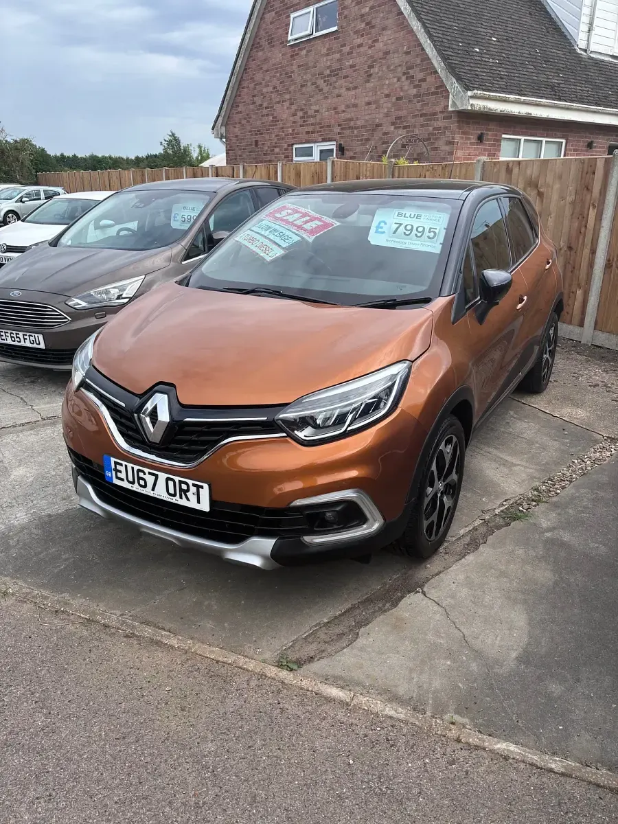 Used Renault Captur Dynamique 90 HP (66 kW) 2017 Orange SUV