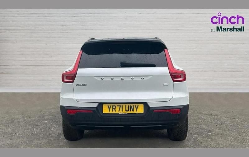 Begagnad Volvo XC40 R-Design 258 HK (189 kW) 2021 Vit SUV