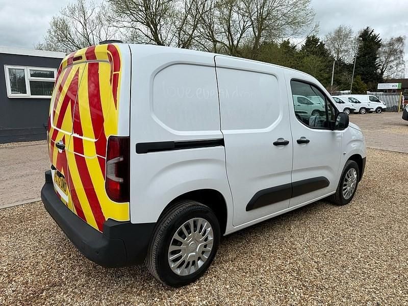 Used Toyota Proace 120 HP (88 kW) 2022 White MPV