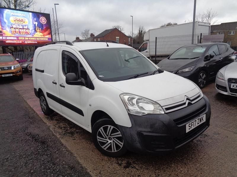 Used Citroën Berlingo 100 HP (73 kW) 2017 White MPV